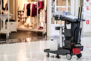 cómo se limpia un centro comercial